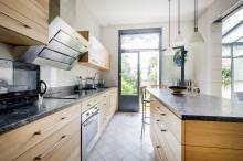 Maison en pierre 240m² proche écoles, commerces et transports 5 Chambres