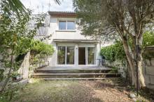 MAISON EN PIERRE A VENDRE AVEC JARDIN A BORDEAUX CENTRE