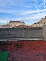 3 appartements dans immeuble en pierre avec grande terrasse