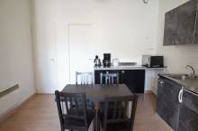 Appartement avec cuisine semi séparé